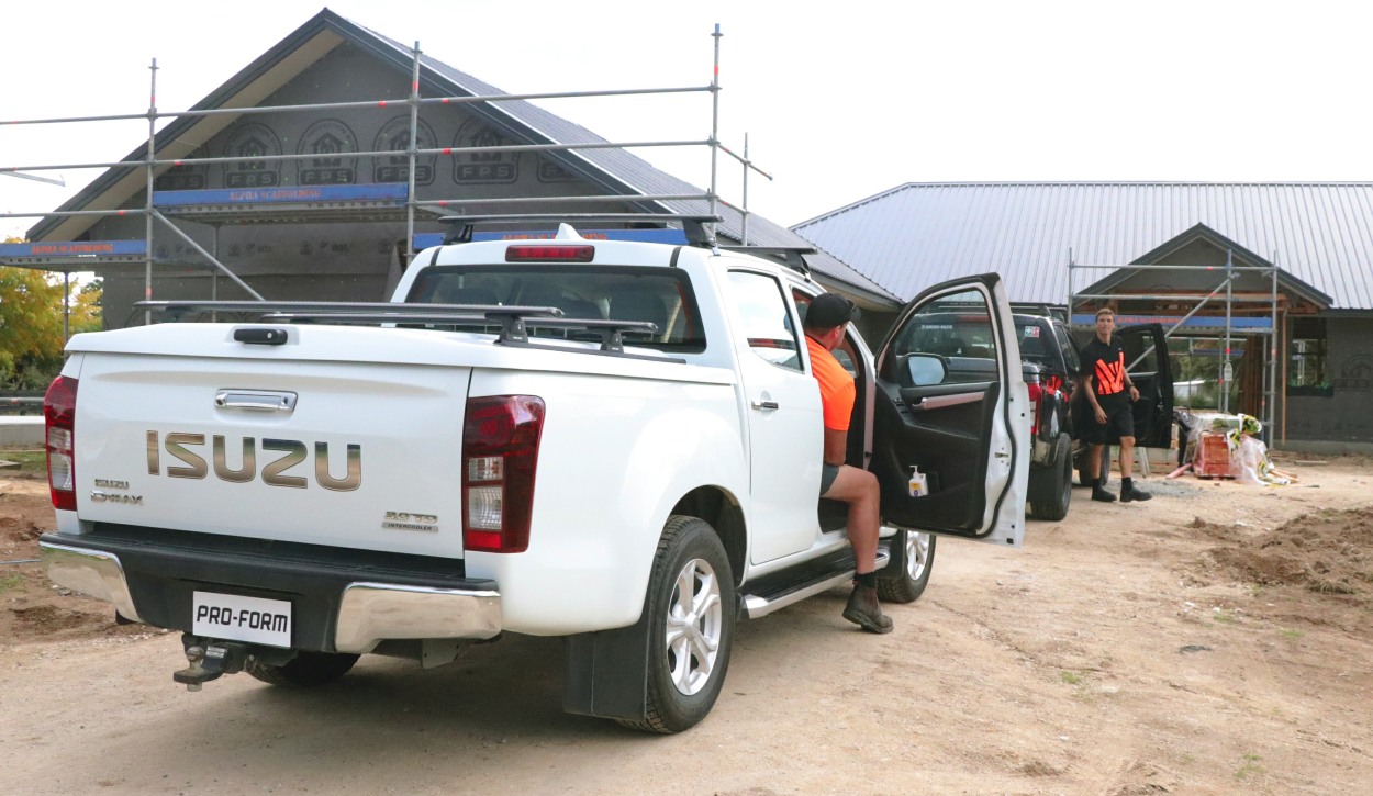 ARB-Europe_Sport-Lid_Kunststoff-Abdeckung_Isuzu-DMax_3 Kunststoff-Laderaumabdeckung «ARB Sportlid »