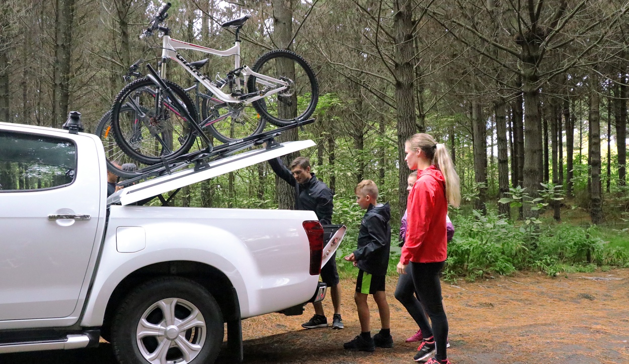 ARB-Europe_Sport-Lid_Kunststoff-Abdeckung_Isuzu-DMax_1 Kunststoff-Laderaumabdeckung «ARB Sportlid »